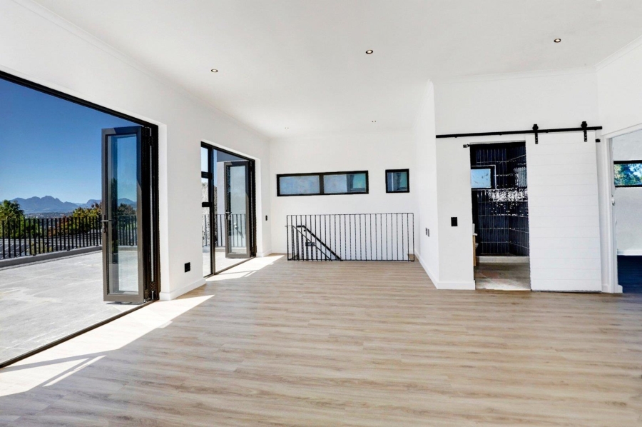 5 Bedroom Property for Sale in Welgemoed Western Cape